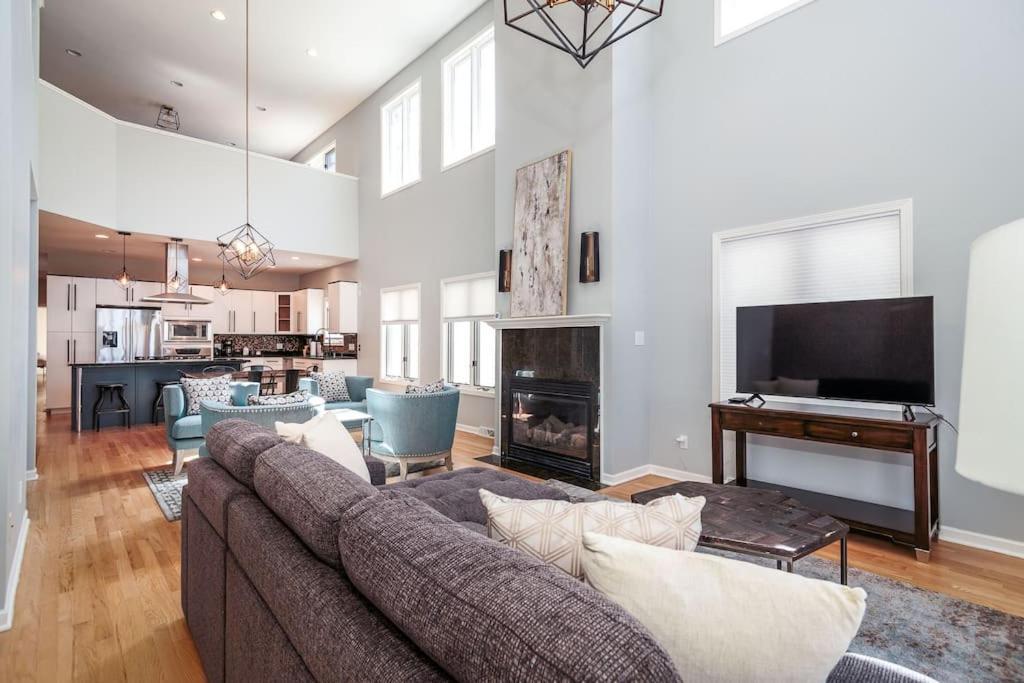 Eclectic Stylish And Cozy Milwaukee Unit Villa Buitenkant foto