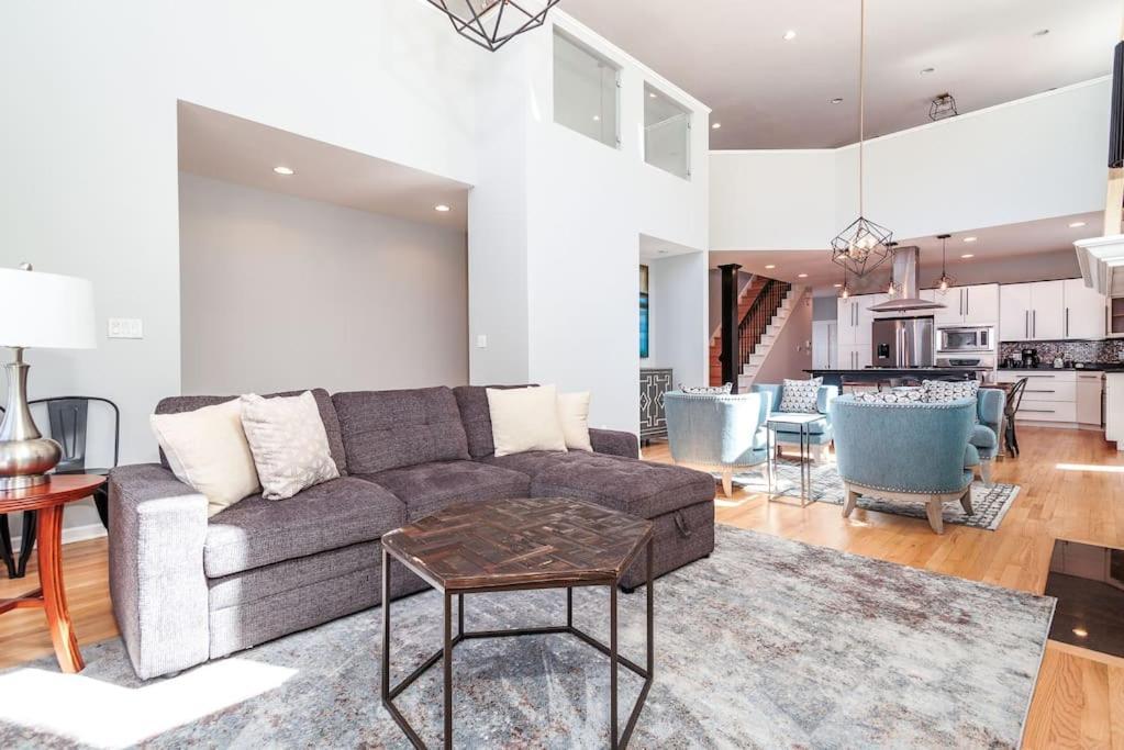 Eclectic Stylish And Cozy Milwaukee Unit Villa Buitenkant foto