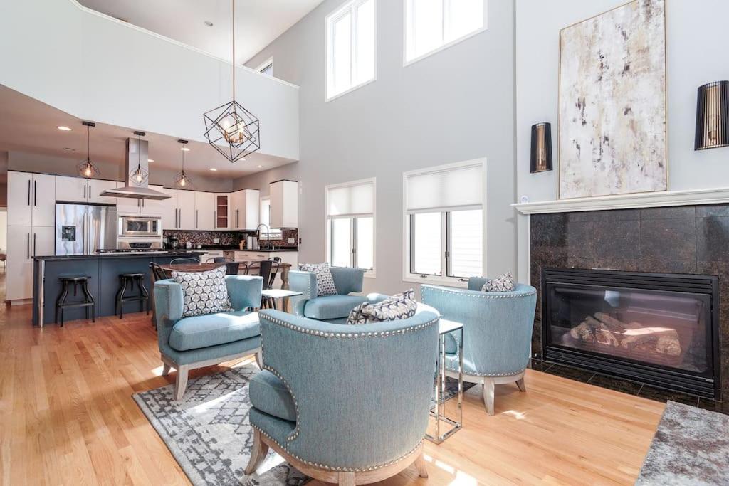 Eclectic Stylish And Cozy Milwaukee Unit Villa Buitenkant foto